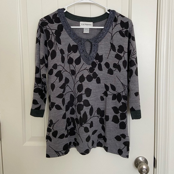 EUC | Vintage C.D. petites women’s‎ floral beaded neck acrylic sweater large - Picture 1 of 7
